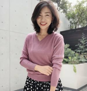 GUソフトリッチVネックセーター1490円。秋のベリーカラーを指名買い！