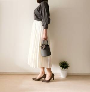 UNIQLOのプリーツスカートで細見え！　気になる下半身もカバー