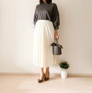 UNIQLOのプリーツスカートで細見え！　気になる下半身もカバー