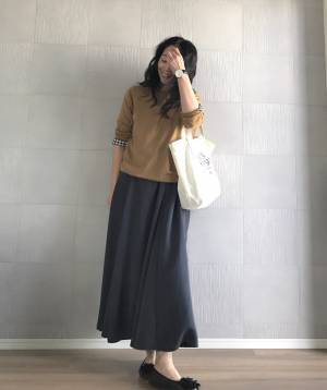 無印良品のキャメルニット着まわし術。シャツ合わせで立体感を