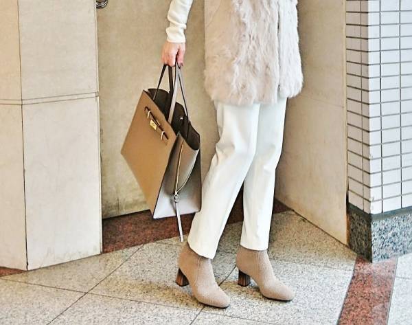 大人女性の必携アイテム！　冬に映える白パンツコーデ３選