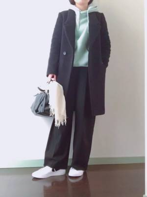 完売必至！　GU「スウェットプルパーカ」1490円で大人カジュアルコーデ