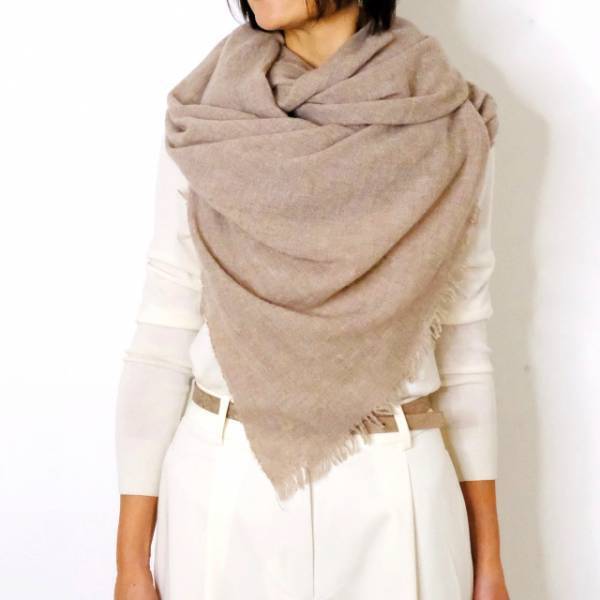 背が３センチ高く見えるストールの巻き方２選