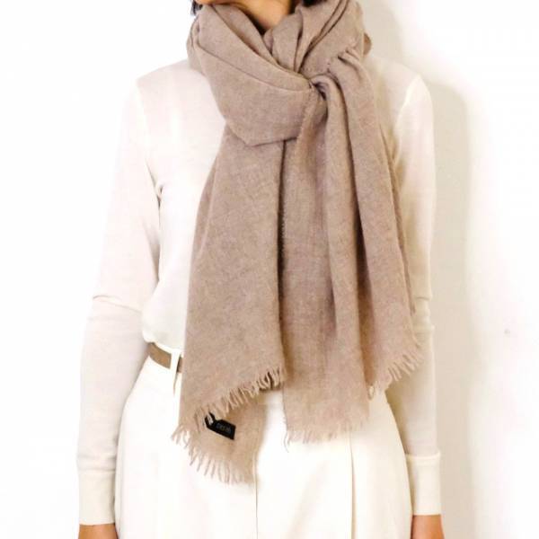 背が３センチ高く見えるストールの巻き方２選