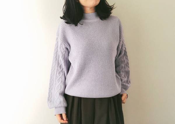 GU990円セーターは冬の即戦力アイテム。春も楽しめるパープルが買い！