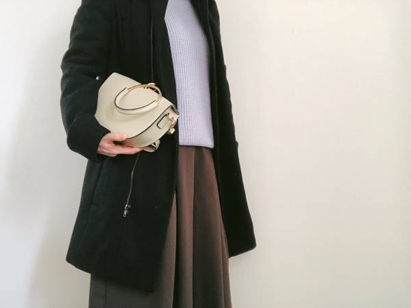 GU990円セーターは冬の即戦力アイテム。春も楽しめるパープルが買い！