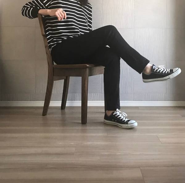 穿き心地抜群！ UNIQLO黒スキニーで大人のカジュアルコーデ