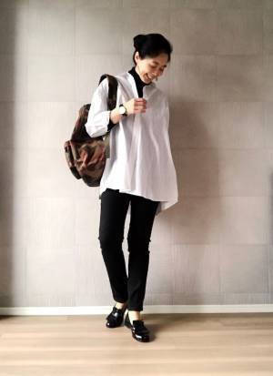 穿き心地抜群！ UNIQLO黒スキニーで大人のカジュアルコーデ