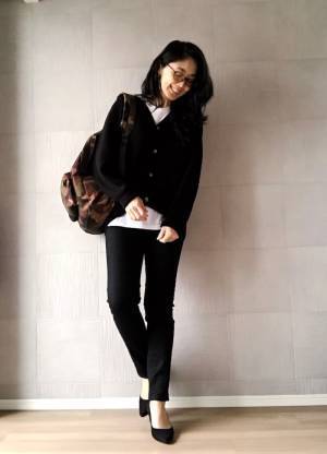 穿き心地抜群！ UNIQLO黒スキニーで大人のカジュアルコーデ