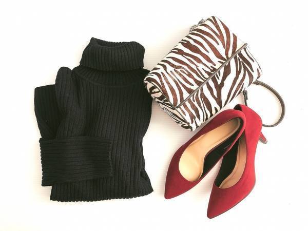 無印良品2990円のチクチクしないタートルセーター。デニムと楽しむ大人コーデ