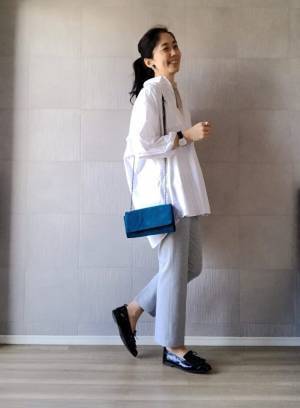 UNIQLOアンクルパンツはライトグレーが狙い目！　大人女性の春色コーデ