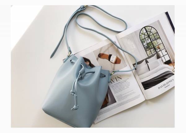 GU新作ドローストリングミニバッグがおすすめ！　大人上品コーデが作れます