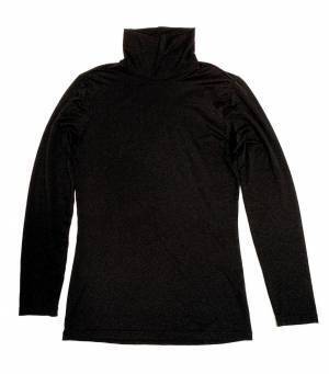 まだ肌寒い日のインナーは、ユニクロヒートテックのタートルTで決まり！