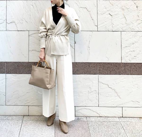 まだ肌寒い日のインナーは、ユニクロヒートテックのタートルTで決まり！