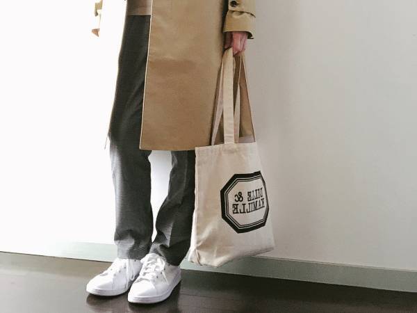 無印良品のステンカラーコートU5000。春先の大人カジュアルコーデ