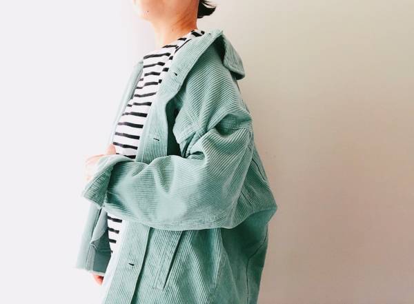 ZARAのグリーンジャケットU3000！　１点投入で旬の大人コーデに