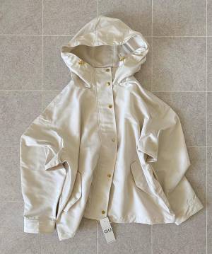 毎年大人気！ GU2990円マウンテンパーカーを大人女性らしく着こなす方法