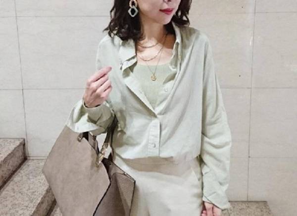 UNIQLO U 春の新作「シアーシャツ」で高見えコーデ◎