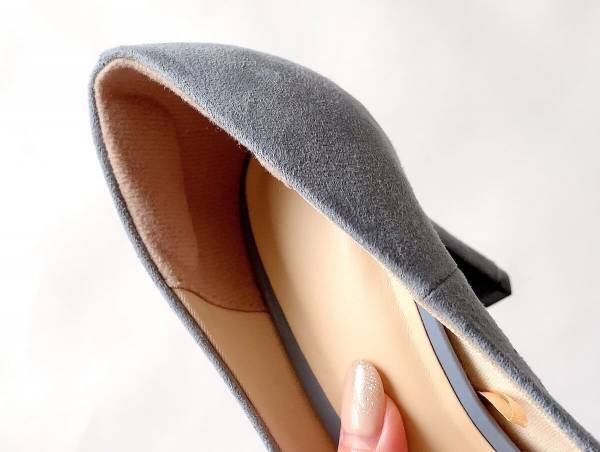 GU「マシュマロハイヒールパンプス」のパステルカラーが大人の春コーデに使える。