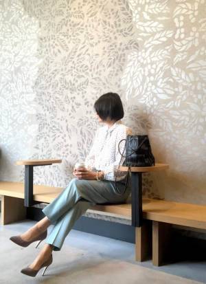 フェミニンブラウスのコーデ３選。コツを押さえて大人かわいく