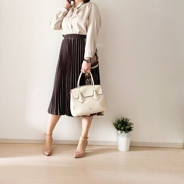 UNIQLO「レーヨンボウタイブラウス」が優秀。“大人可愛い”が簡単に。