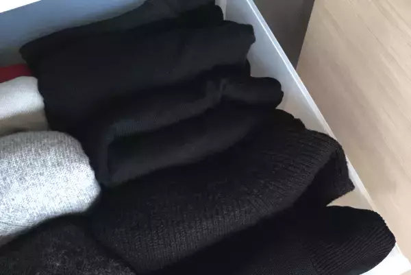 やっぱり春も“黒”が好き！ 老け見えしない大人っぽい黒コーデの極意とは？