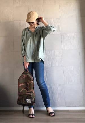 GUリネンブラウスが２度おいしい！ “細見え”と“若見え”を同時に叶えるプチプラコーデ