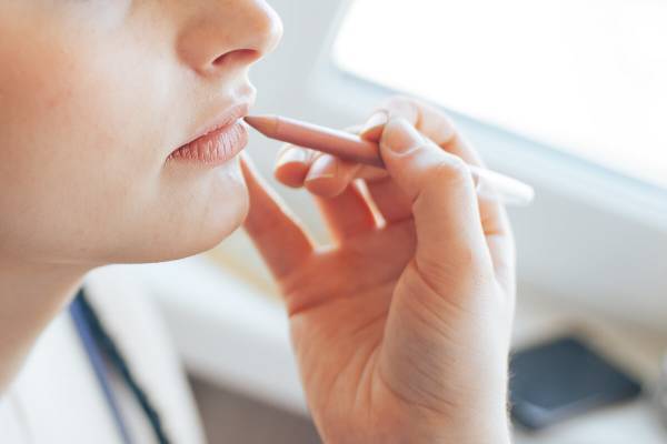 テレワークでも問題なし！ 在宅メイクの極意は「リップ」にアリ