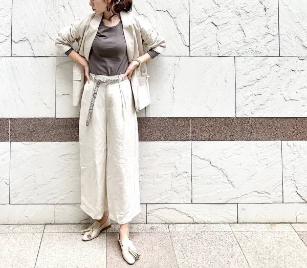 【無印良品】ニュアンスカラーが最旬！ 絶妙グレーで“こなれ”コーデ