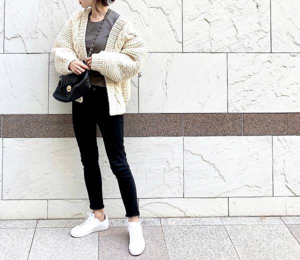 【無印良品】ニュアンスカラーが最旬！ 絶妙グレーで“こなれ”コーデ