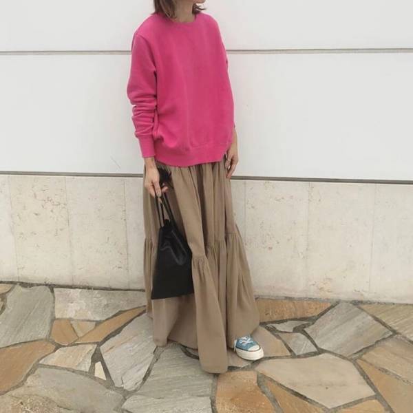 古着のビッグスウェットがかわいい！ 大人のカジュアルコーデ術