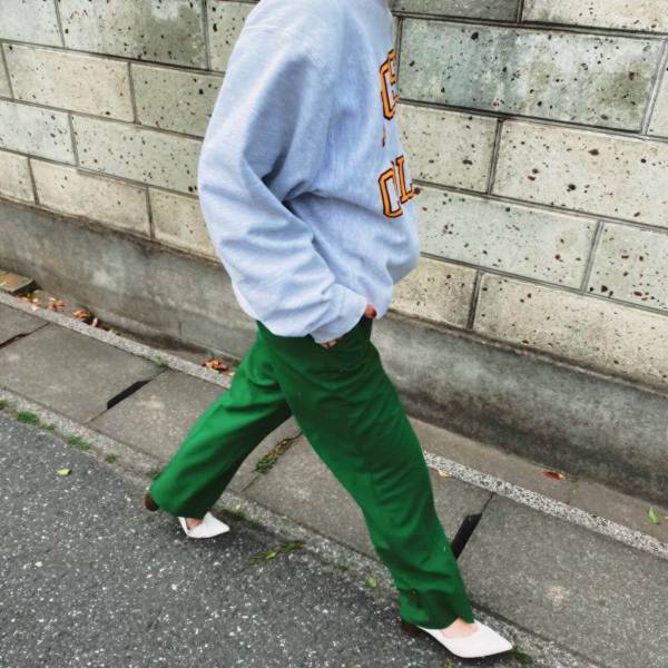 古着のビッグスウェットがかわいい！ 大人のカジュアルコーデ術