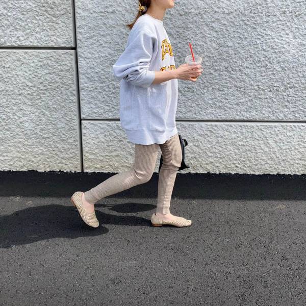 古着のビッグスウェットがかわいい！ 大人のカジュアルコーデ術