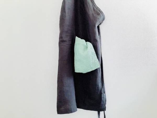 無印良品の麻エプロン2990円。おうちコーデをおしゃれに演出！