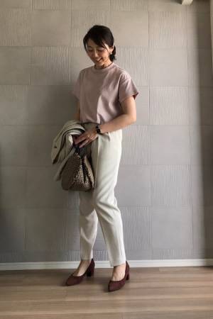 GU990円！ 大人女性の“華やかピンク”。選び方と着こなし方