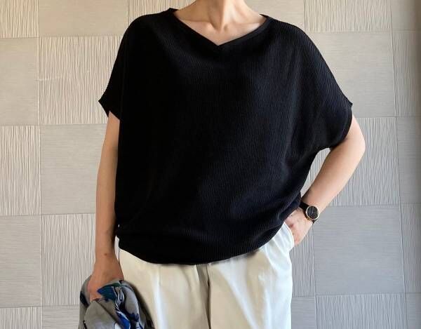 夏こそ 自宅でガシガシ 洗える 黒ニットをシック着こなして 年5月21日 ウーマンエキサイト 1 4