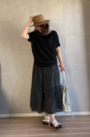 夏こそ！ 自宅でガシガシ“洗える”黒ニットをシック着こなして