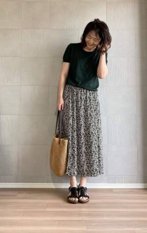 今季UNIQLOイチ推し素材、クレープジャージー花柄プリントスカートが買い！