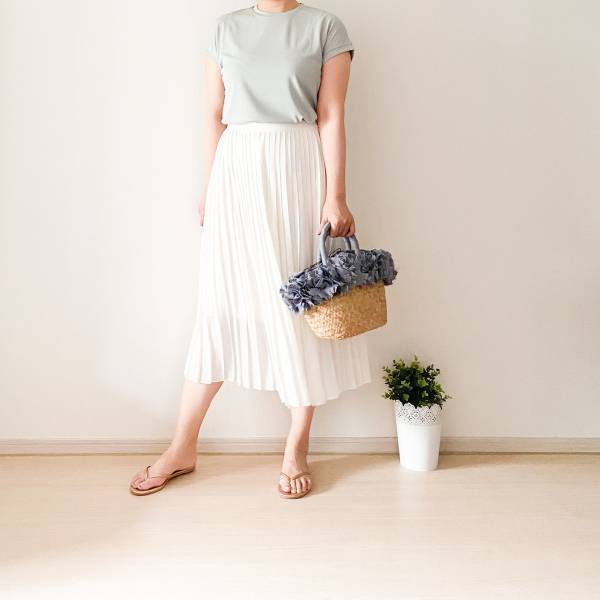 ユニクロのシフォンロングプリーツスカートはカジュアルにも◎