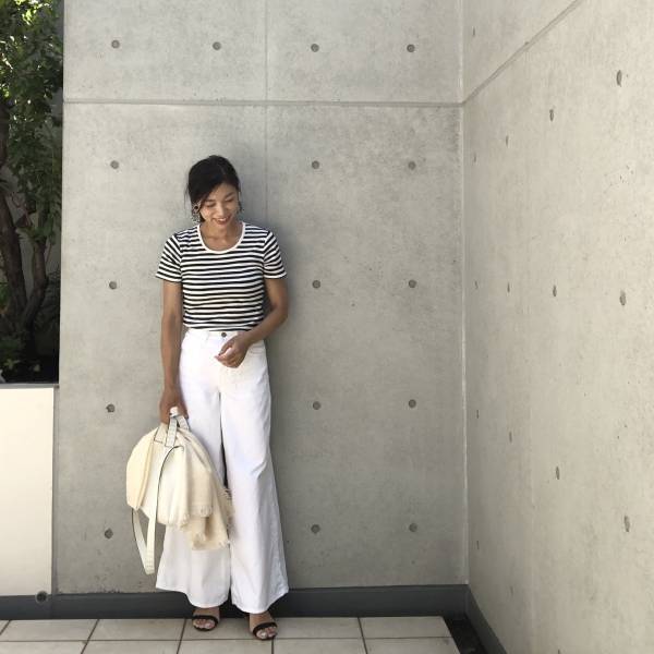 【ユニクロ】ワイドジーンズが美シルエット！ 1290円で叶うハンサムコーデ