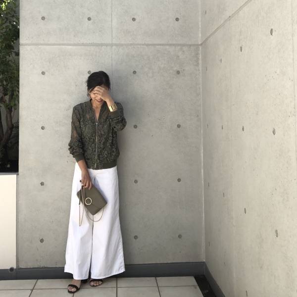 【ユニクロ】ワイドジーンズが美シルエット！ 1290円で叶うハンサムコーデ