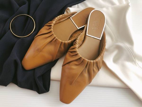 夏のセールで買うべきZARAのレザーミュール。質もプライスも満足な一足！