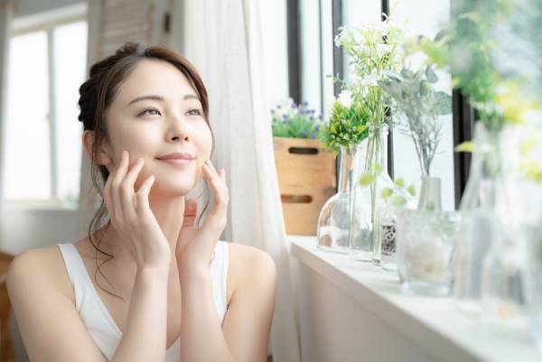 【体験談】30代40代に聞いた、乾燥肌のスキンケア方法 「化粧水はケチらず肌に水分を」