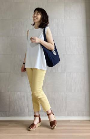 ユニクロのコットンノースリーブTシャツが着回し力抜群！