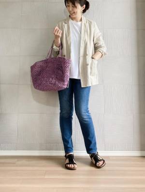 ユニクロのコットンノースリーブTシャツが着回し力抜群！