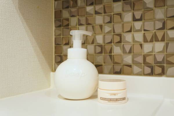 皮膚科で習ったハンドクリーム５度塗りのすすめ。今年の夏はいつもと違う