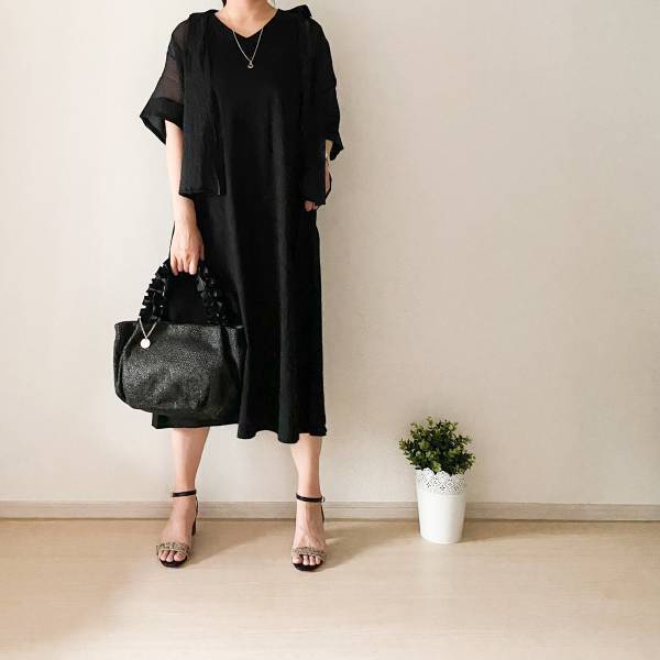 【GU】シアーオーバーサイズシャツを大人女性がおしゃれに着こなすコツは？