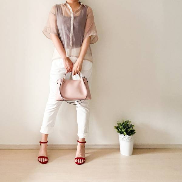 【GU】シアーオーバーサイズシャツを大人女性がおしゃれに着こなすコツは？