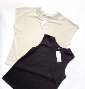 ユニクロのコットンフレンチスリーブTで叶える大人フェミニンな着こなし