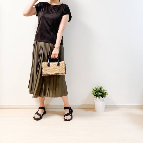 【UNIQLO】買って損なし。アラフォー着回しコーデに990円Tが便利！